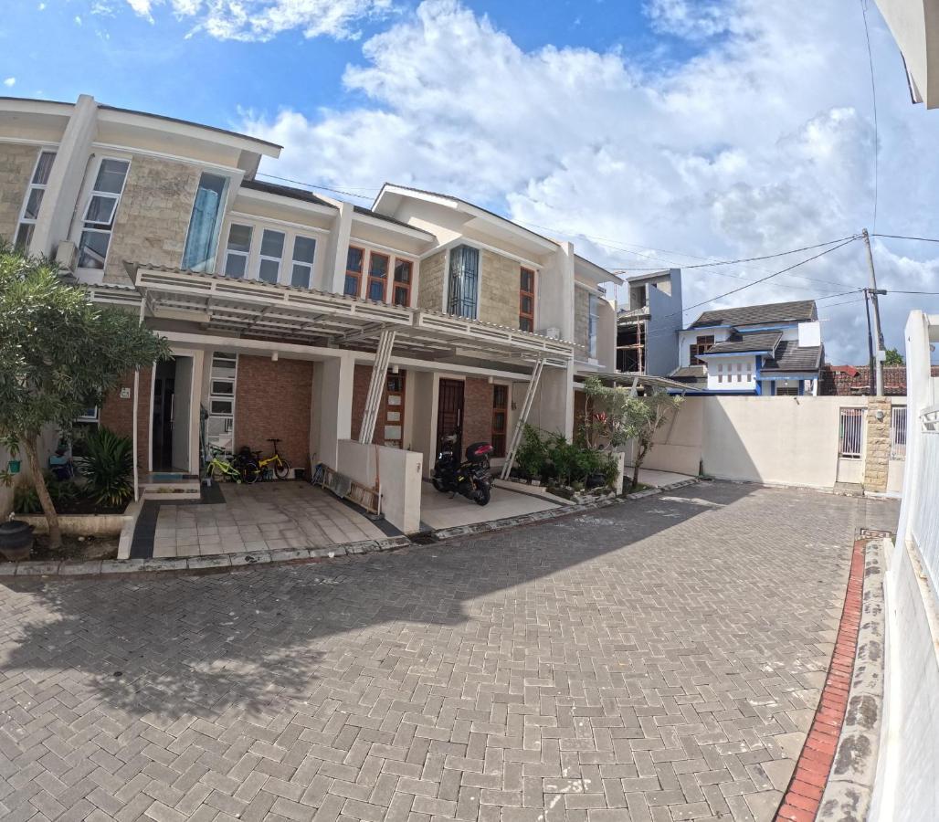 Ndalem Ngadimulyo Homestay Jogja Family Only Ngabean ภายนอก รูปภาพ